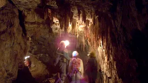 Peştera Tăuşoare, cea mai lungă din Carpaţii Orientali, va putea fi vizitată - FOTO