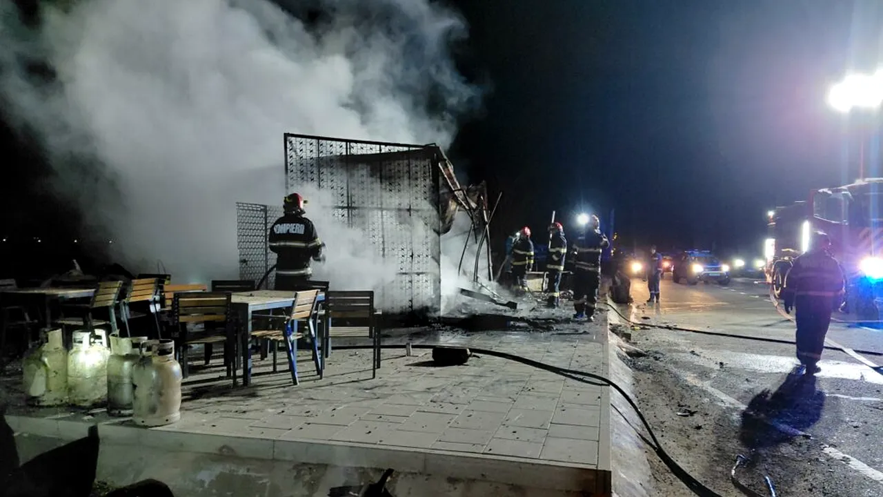Incendiu la un fast-food din județul Cluj, în miez de noapte