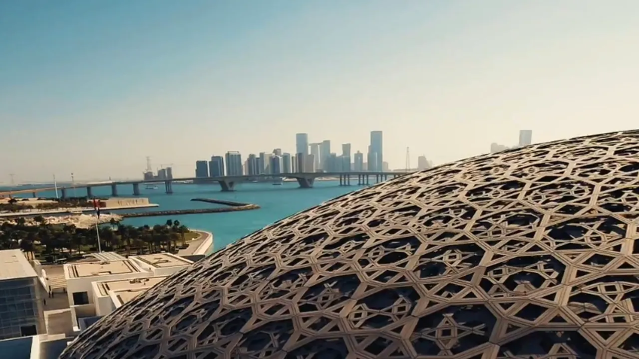 Îngrijorări privind operele de artă franceze împrumutate la Louvre Abu Dhabi, pe fondul războiului din Orientul Mijlociu