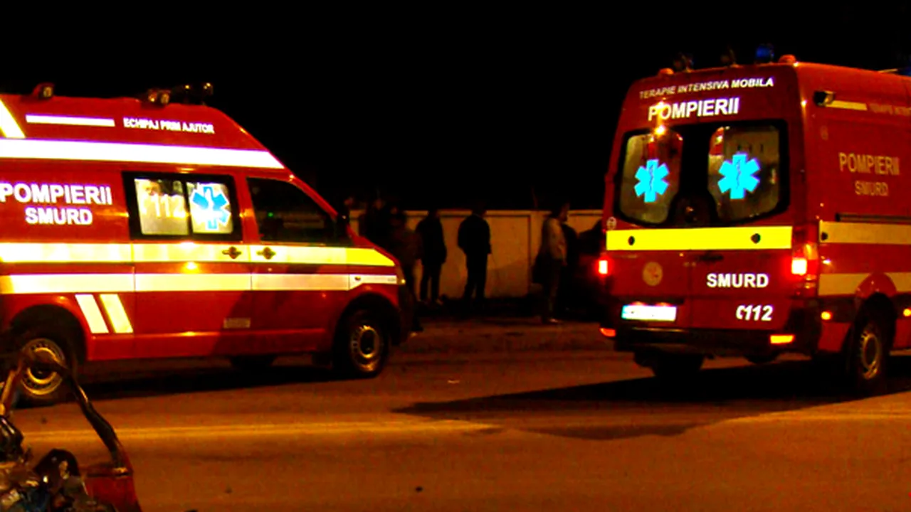 O ambulanţă SMURD, răsturnată într-un accident în cartierul Militari