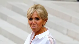 Cum se menţine în formă Brigitte Macron, la 64 de ani