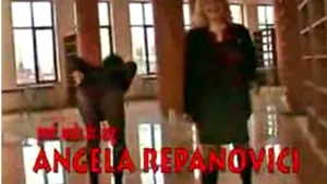 Directoarea Bibliotecii Transilvania, filmată dansând provocator în sediu - VIDEO