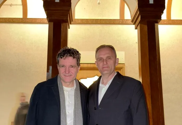 POLITIC Președintele Nicușor Dan a mers, fără să anunțe, la o mănăstire. După slujbă s-a fotografiat cu un lider PSD