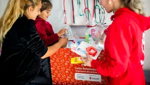 Salvați Copiii: Programul „Cutia Bebelușului”, relansat pentru mame vulnerabile / 10.000 de gravide vor primi sprijin în 16 județe