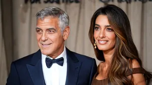 George Clooney: Nu am vrut să-mi cresc copiii la Hollywood. În Franța nimeni nu dă doi bani pe faimă