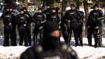 Jandarmeria: Bărbat cu o armă de foc neletală la protestul din faţa Parchetului General