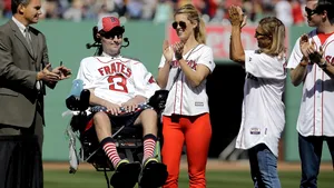 Americanul care a inspirat Ice Bucket Challenge a murit. Povestea lui Peter Frates, diagnosticat cu boala lui Lou Gehrig în 2012