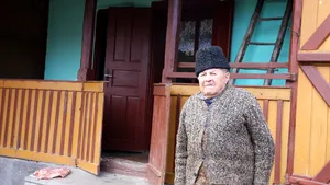 REPORTAJ: Cel mai vârstnic votant din Bistriţa-Năsăud:Votul este cel mai de preţ drept primit de români 