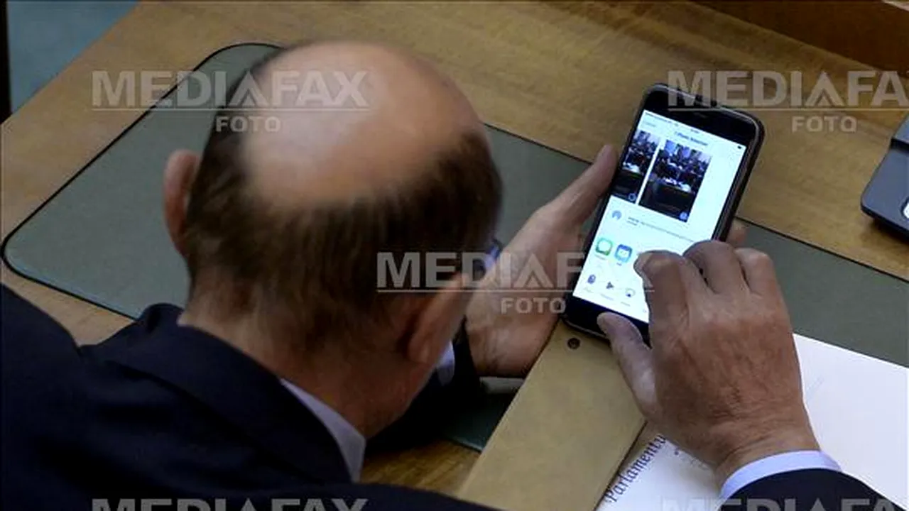 Băsescu despre poza pentru Udrea: Era bucuroasă că i s-a ridicat controlul, m-a întrebat ce fac 