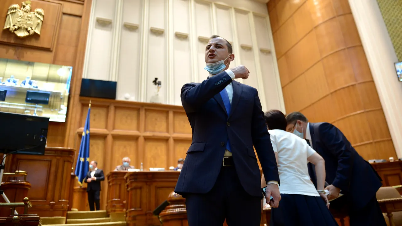 Banii necheltuiţi din campania de informare a Guvernului. Deputat PNL, către un coleg de la USR: Minţiţi mai josnic decât PSD