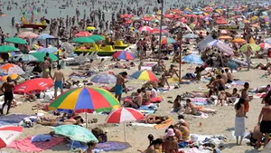 Criza economică a trimis românii la mare cu programul 