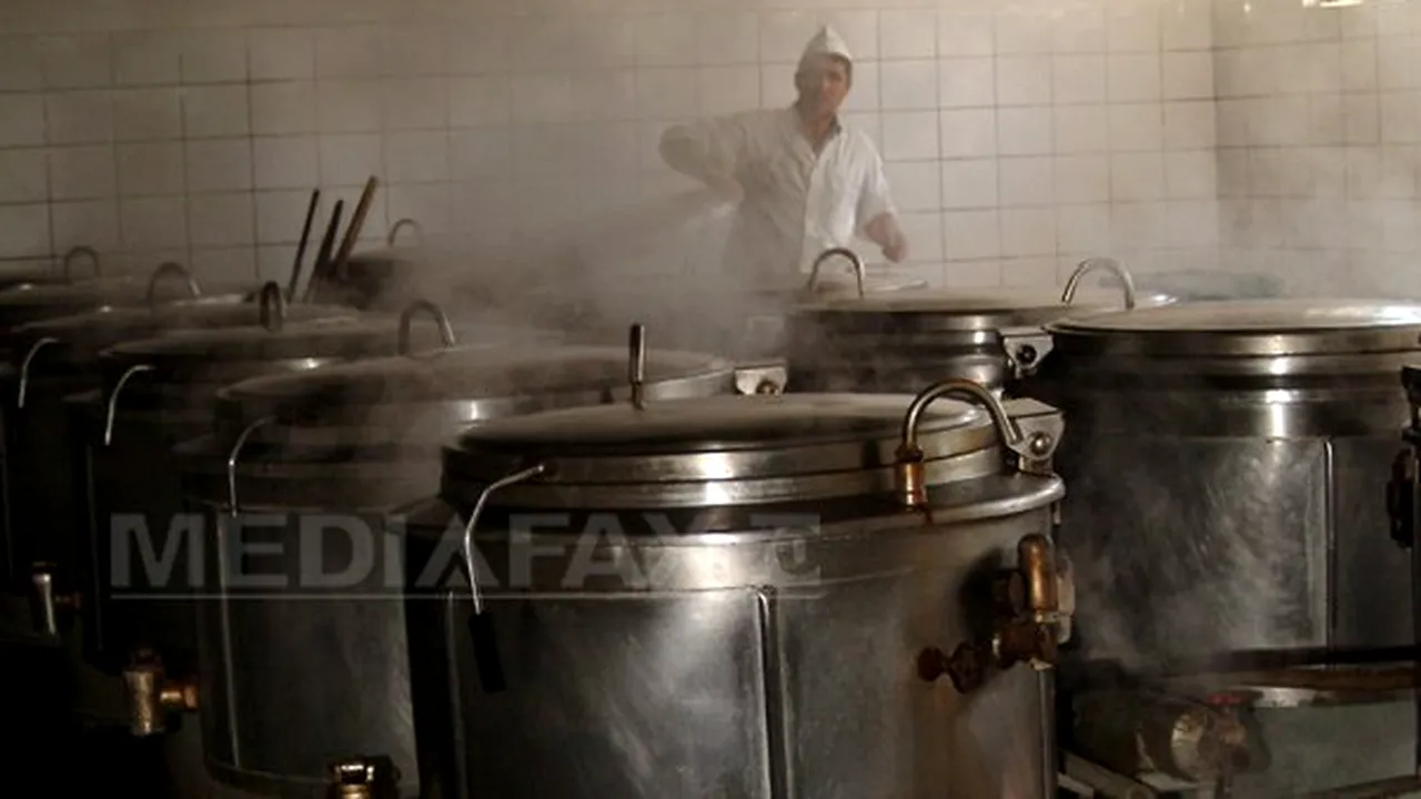 O bucătăreasă de la Spitalul Rădăuţi şi-a tăiat venele când era audiată pentru furt de alimente