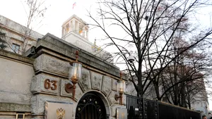 Der Spiegel: Bărbatul care a căzut de la un etaj superior al ambasadei Rusiei era agent sub acoperire al FSB 
