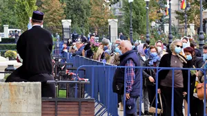 Câte persoane au trecut de fapt pe la racla cu moaştele Sf. Parascheva, în pofida pandemiei. Precizările Jandarmeriei