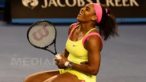 Serena Williams a învins-o pe Maria Şarapova şi a câştigat Australian Open: Nu renunţaţi niciodată dacă vreţi să realizaţi ceva. Şarapova: O felicit pe Serena, este o onoare să joc împotriva ei