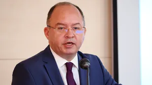 Greva din Germania a perturbat programul ministrului Aurescu: a schimbat avionul şi merge cu maşina