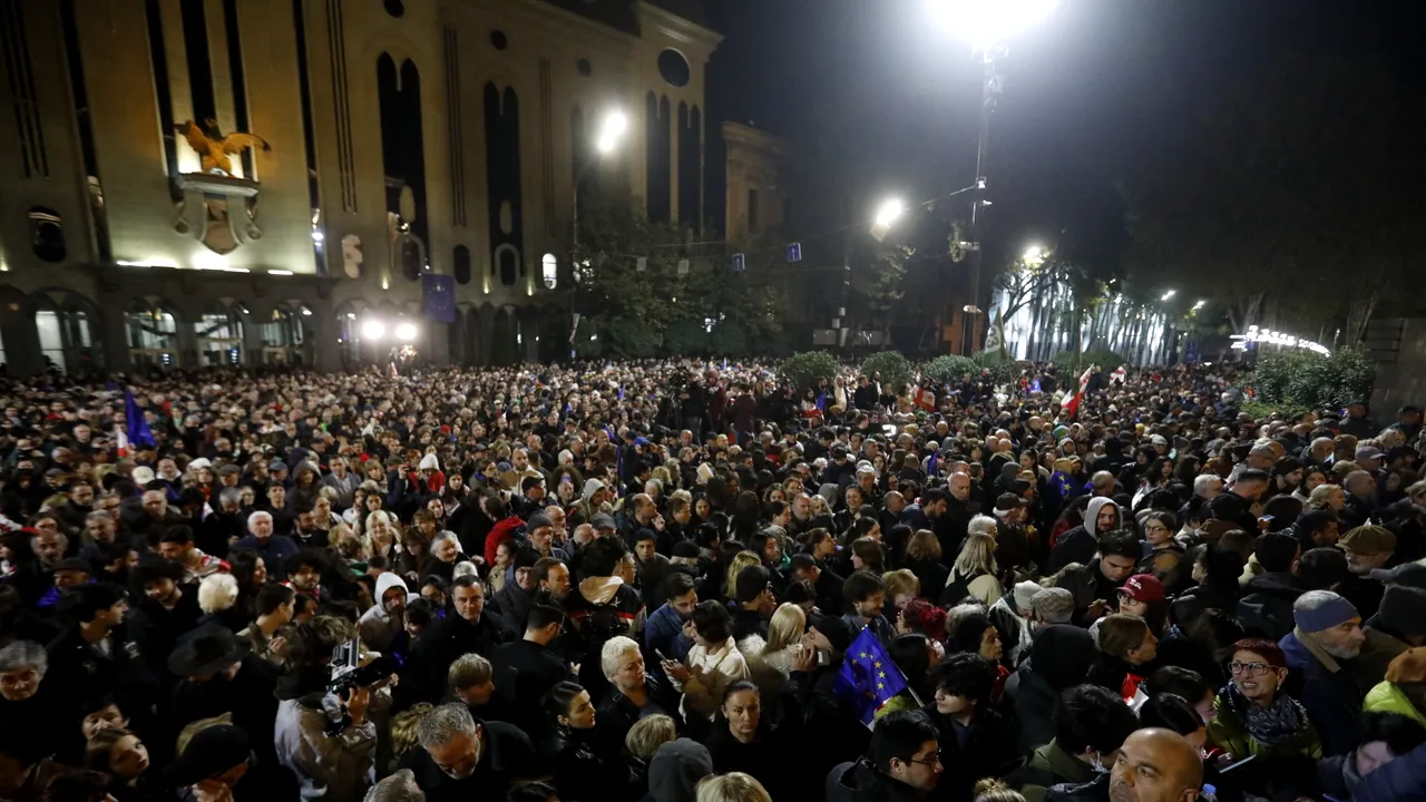 Protest masiv la Tbilisi. Mii de persoane au ieşit în stradă în timp ce preşedintele ţării a spus că alegerile au fost fraudate