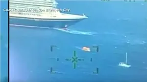 O navă de croazieră Disney nelansată a salvat un catamaran minuscul din mijlocul oceanului