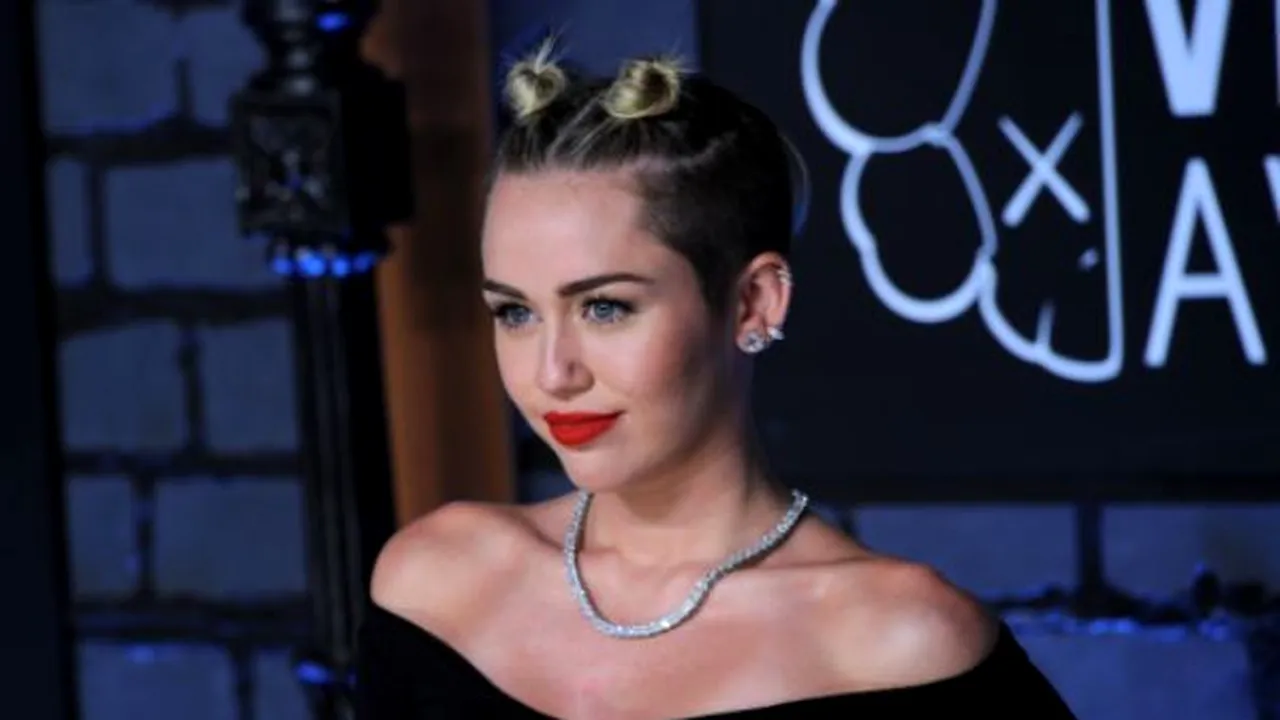 Casa cântăreţei Miley Cyrus, spartă de hoţi, înainte de ziua sa de naştere