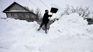 Buzău: Primari se plâng că nu au utilaje pentru deszăpezire şi că munca de până acum a fost în zadar