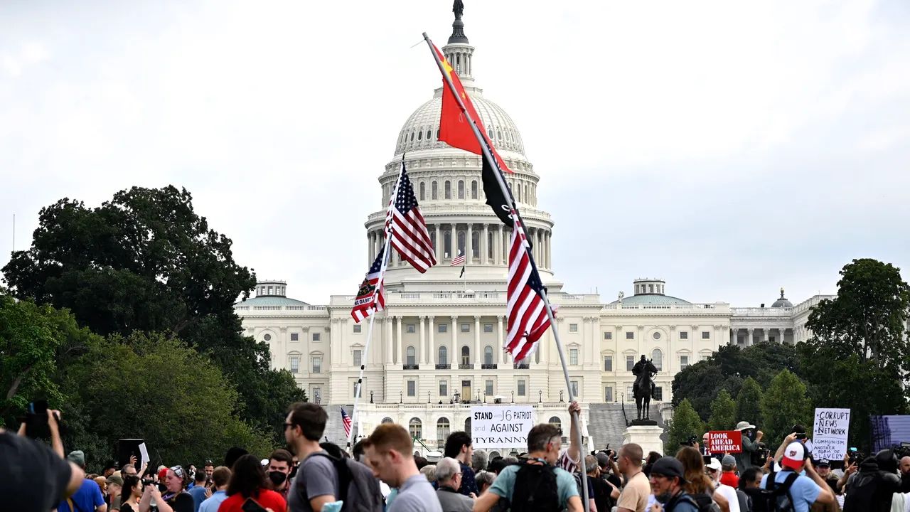 Sute de persoane participă la mitingul organizat în zona Capitoliului,în centrul oraşului Washington