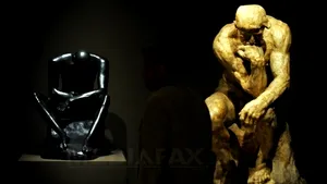 O sculptură din seria 