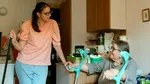 „Statut european al îngrijitorilor”: Pensii și concedii pentru cei care îngrijesc membri ai familiei