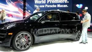 Producătorii auto de lux vor să cucerească clienţii tineri cu modele crossover