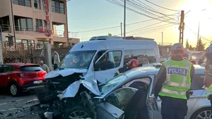 Accident grav între o mașină și un microbuz la ieșirea din Mangalia: Planul roșu a fost activat