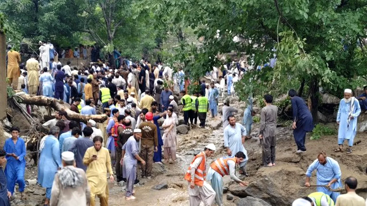 Inundaţiile au ucis cel puţin 49 de persoane în nord-vestul Pakistanului, în ultimele 24 de ore