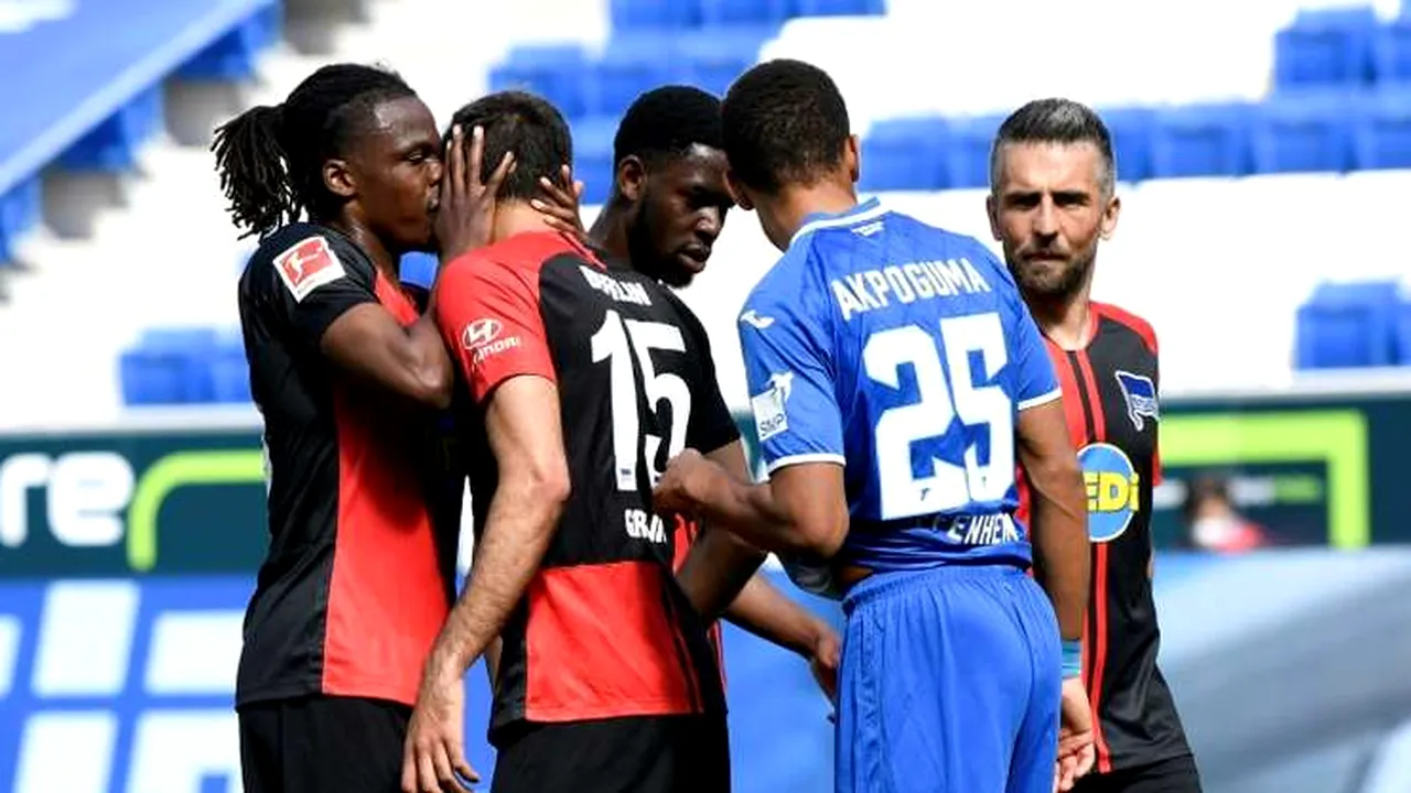 Bundesliga: Primul jucator atentionat pentru sarut - nu a luat galben! 