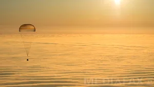 Trei astronauţi de pe Staţia Spaţială Internaţională au revenit cu bine pe Terra - FOTO