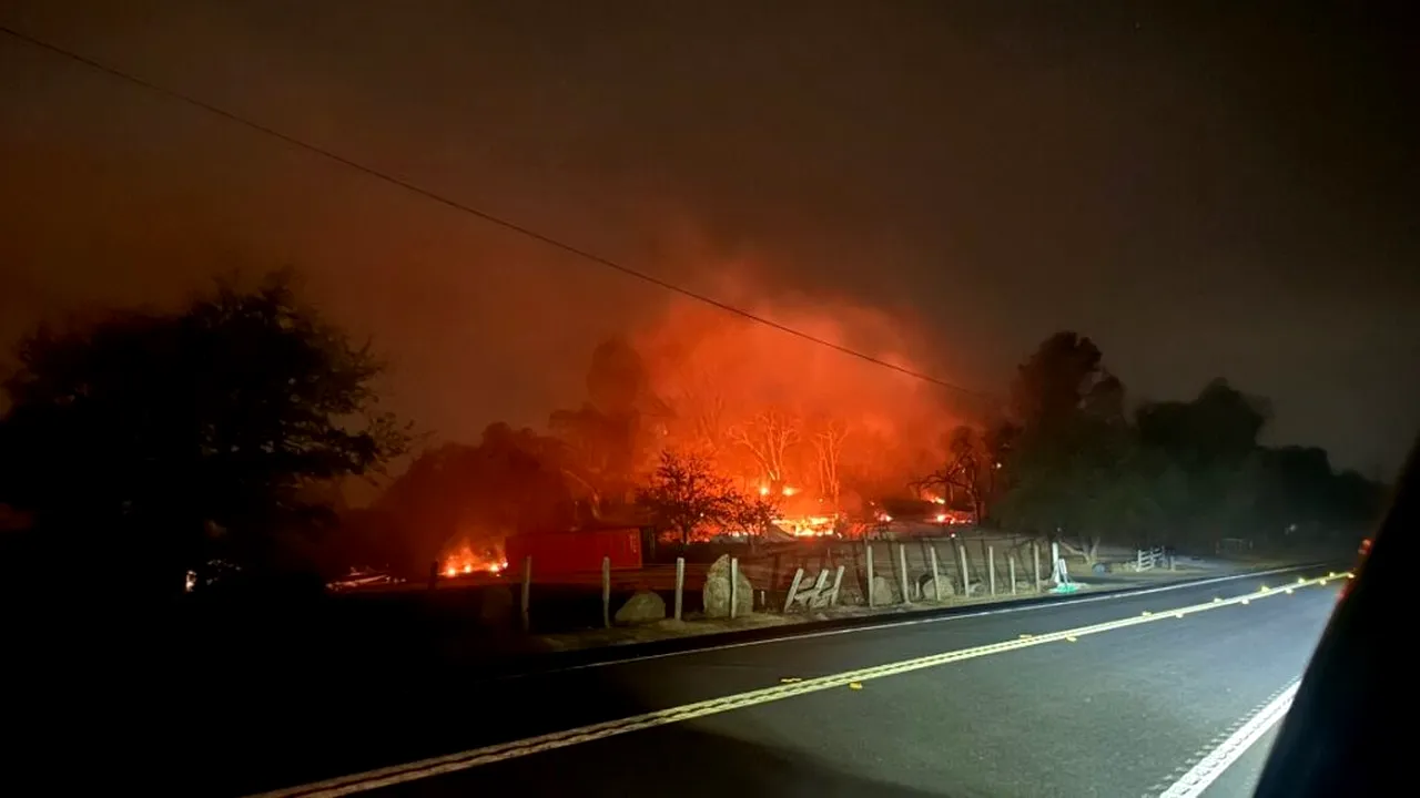 Incendii devastatoare în California: un oraș istoric, mistuit de flăcări