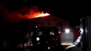 INCENDIU violent la un abator din Târgşorul Vechi, judeţul Prahova | FOTO, VIDEO