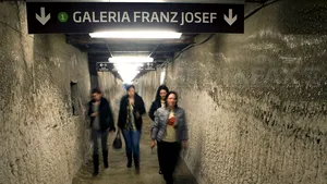 Salina Turda deschide o nouă mină, unde se găsesc stalactite înclinate şi cristale cubice de sare