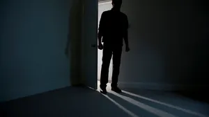 Un cunoscut scriitor francez, anchetat după ce a fost acuzat de pedofilie