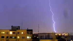 Vremea se schimbă radical în România: de la caniculă de 37 de grade la furtuni și o răcire de până la 10 grade