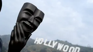 FOTO Un celebru actor de la Hollywood îşi arată susţinerea pentru protestele din România