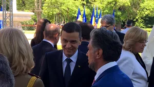 GALERIE FOTO, VIDEO Cum au făcut pace opoziţia cu puterea pe gazonul de la Cotroceni: Băsescu s-a întreţinut cu Dragnea, Tăriceanu şi Grindeanu au asistat din public, iar Kovesi, de pe margine