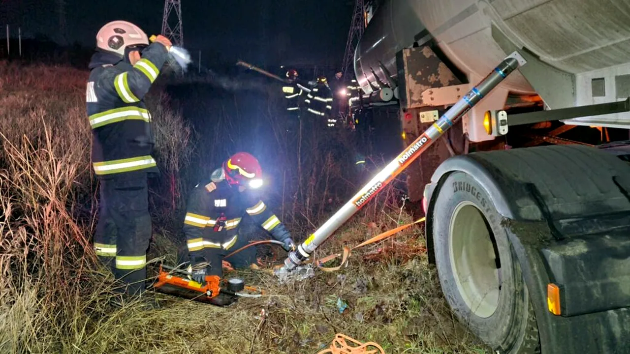 O cisternă cu 10 tone de benzină și 24 de motorină a derapat