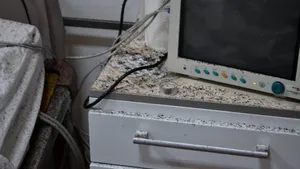 Incendiu la Spitalul Judeţean Alba | Cadre medicale de la ATI, rănite după ce focul a pornit de la o lumânare. O infirmieră, dusă cu ambulanţa la Bucureşti | FOTO