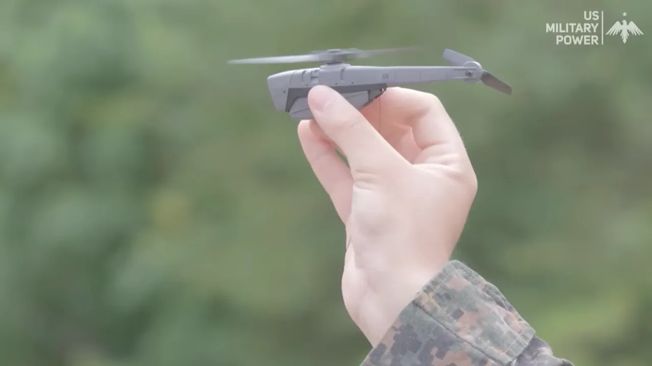Drona de 33 de grame care poate schimba soarta războiului din Ucraina. Black Hornet arată ca un elicopter de jucărie şi costă cât un automobil Tesla