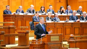 Discursul preşedintelui Iohannis în Parlament: „Nu am aflat adevărul despre ce s-a întâmplat în 1989. Statul român a întârziat nepermis aflarea adevărului”
