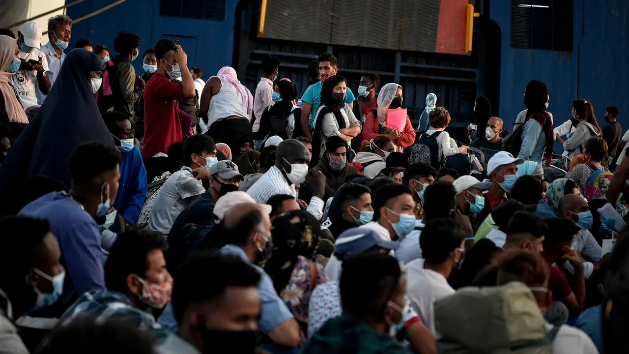 The Guardian: Guvernul britanic ar vrea construirea unor centre pentru mutarea imigranţilor în Republica Moldova sau Maroc 