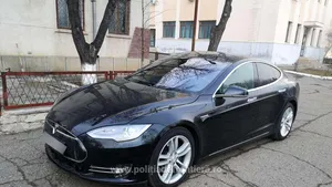 Un român a rămas fără maşina Tesla de 286.800 de lei în Iaşi. Reacţia şoferului