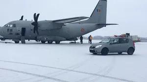 Criza Covid-19: Sute de mii de ace şi seringi, aduse din Qatar cu o aeronavă militară