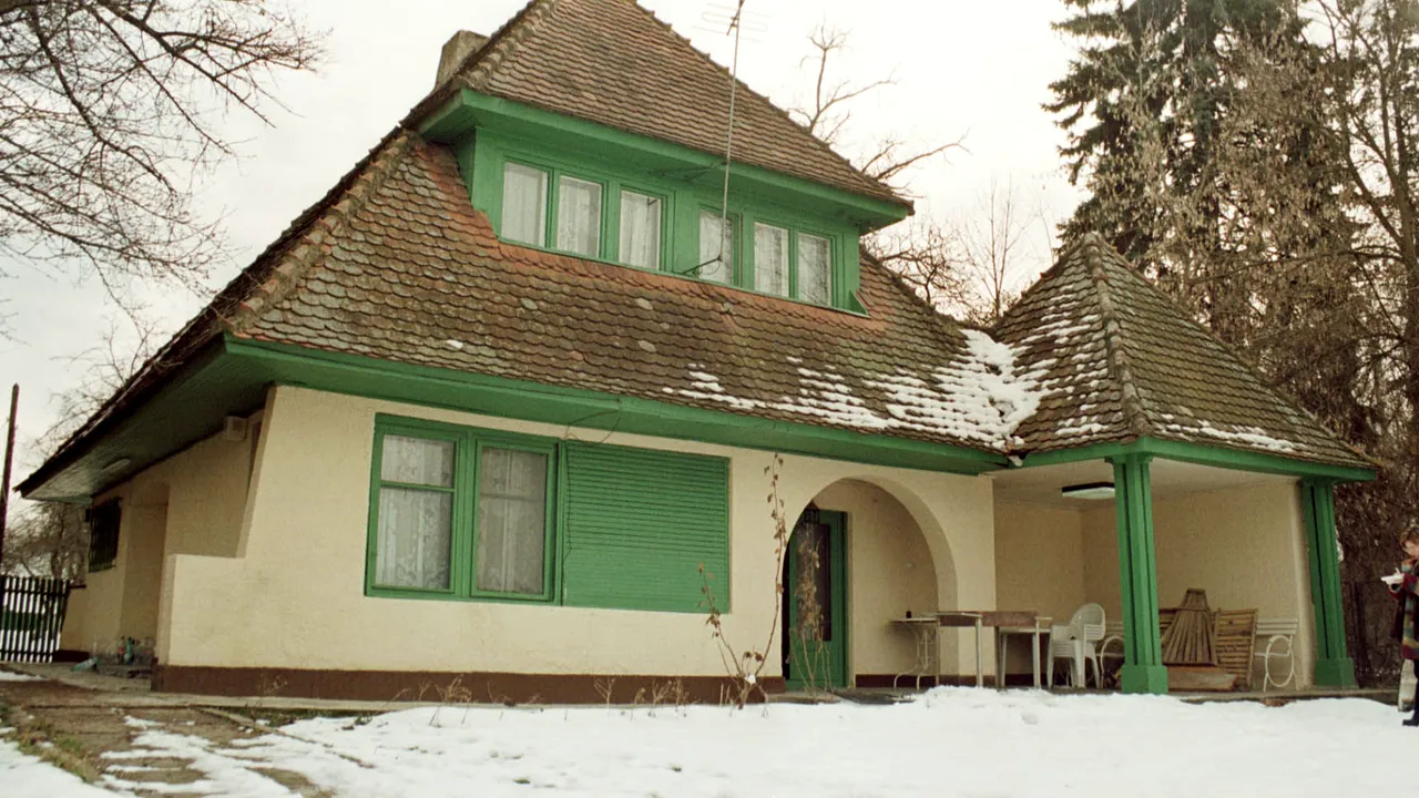 ISTORIA FĂRĂ PERDEA / Consilierii sovietici ai Securităţii iubeau ”farmecul discret al burgheziei”: locuiau în vile mobilate cu bunuri de patrimoniu, pentru care s-a cheltuit echivalentul a trei milioane de pîini