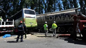 Cel puţin 19 morţi într-o coliziune între un autocar şi un camion, pe o autostradă din Chile