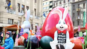 GALERIE FOTO Cuib cu ouă colorate şi atelierul iepuraşului la Târgul de Paşti din Timişoara