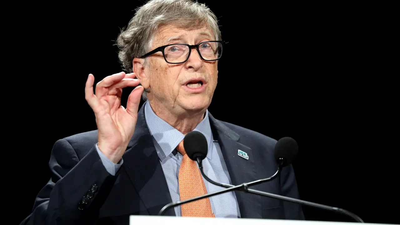 Bill Gates recomandă o carte revoluţionară despre inteligenţa artificială şi educaţie